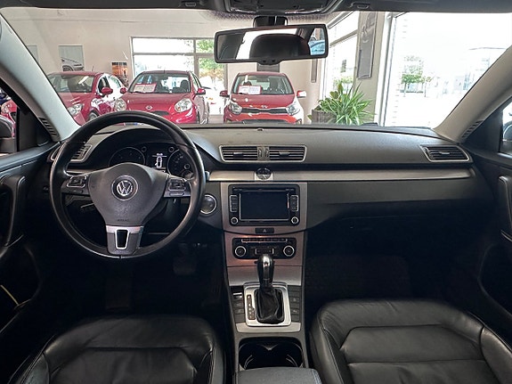 Volkswagen Passat 15 of 22