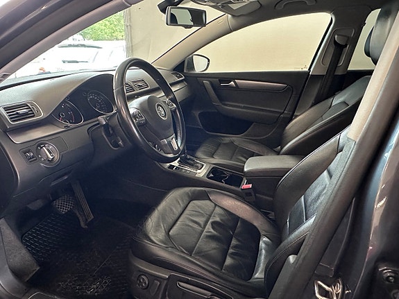 Volkswagen Passat 13 of 22