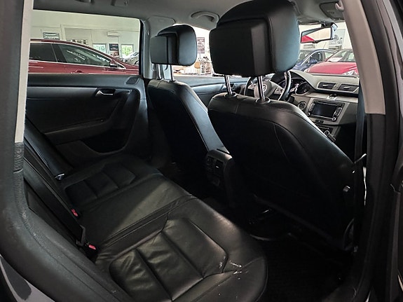 Volkswagen Passat 22 of 22