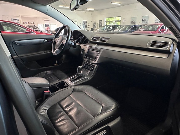 Volkswagen Passat 19 of 22