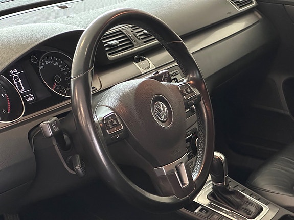 Volkswagen Passat 10 of 22
