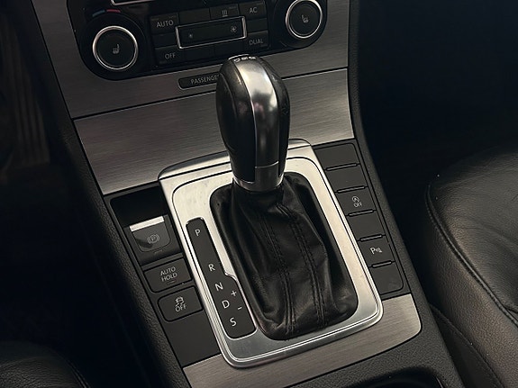 Volkswagen Passat 12 of 22