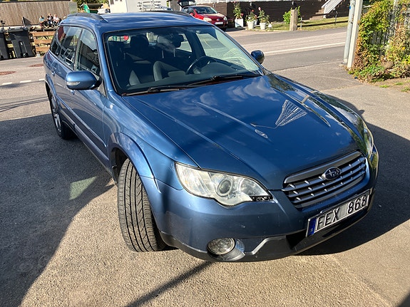 Subaru Outback 2 of 8