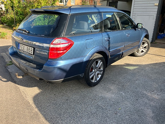 Subaru Outback 3 of 8