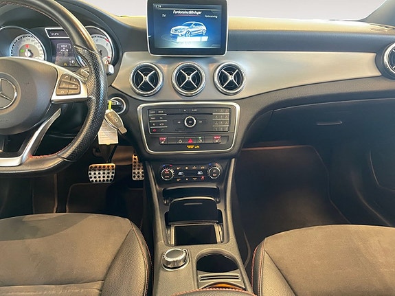 Mercedes-Benz CLA200 11 of 24