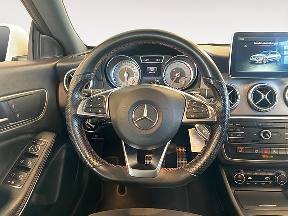 Mercedes-Benz CLA200 13 of 24