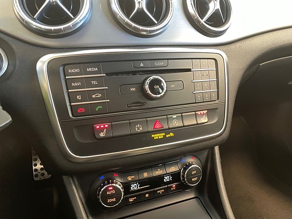 Mercedes-Benz CLA200 22 of 24