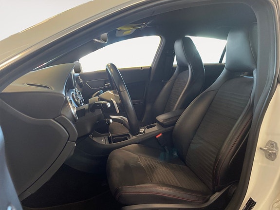 Mercedes-Benz CLA200 9 of 24