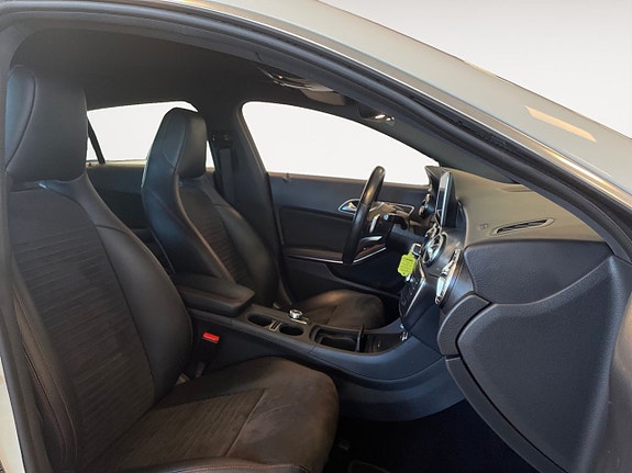 Mercedes-Benz CLA200 15 of 24