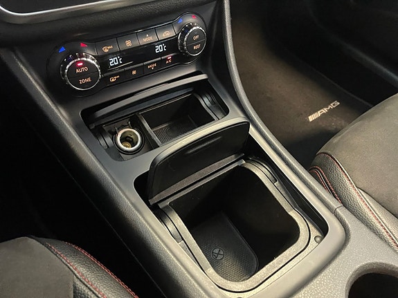 Mercedes-Benz CLA200 23 of 24