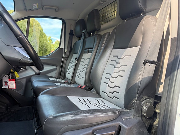 Ford Transit Custom 11 of 13