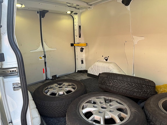 Ford Transit Custom 12 of 13