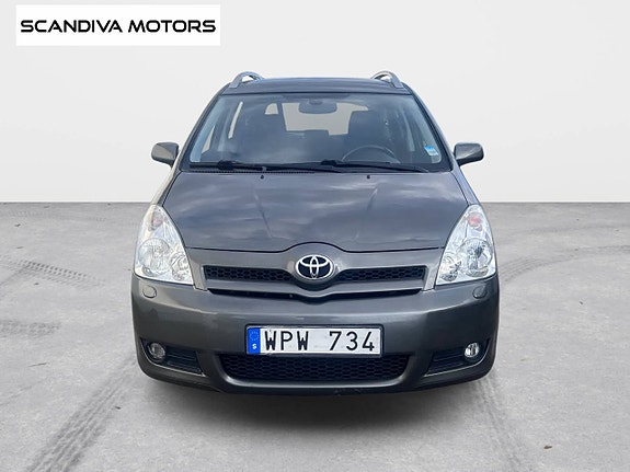 Toyota Corolla Verso 2 of 20