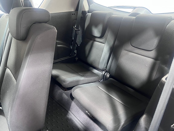 Toyota Corolla Verso 12 of 20
