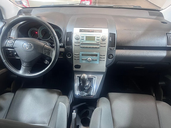 Toyota Corolla Verso 15 of 20