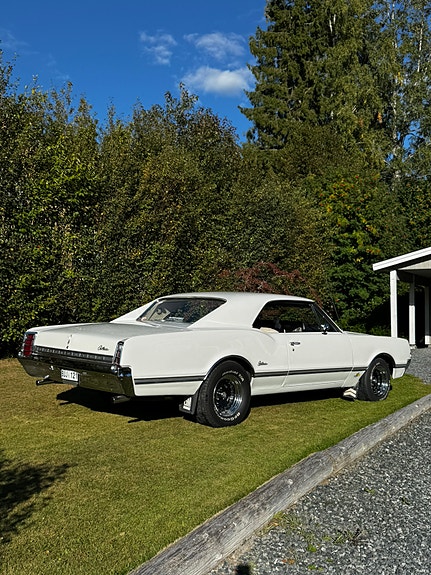 Oldsmobile Cutlass 2 of 3