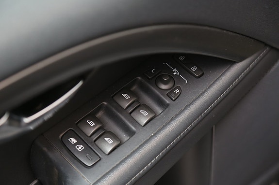 Volvo XC70 12 of 27