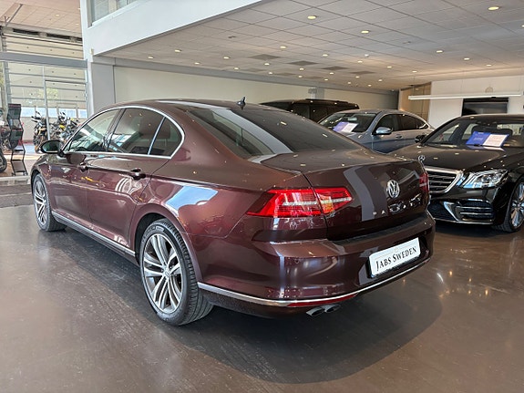 Volkswagen Passat 3 of 15