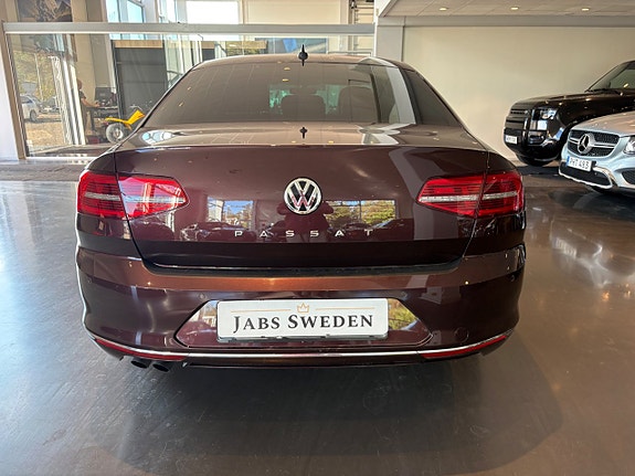 Volkswagen Passat 4 of 15