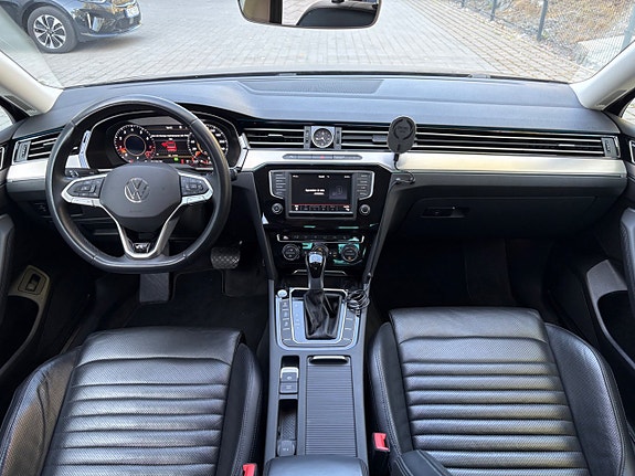Volkswagen Passat 8 of 15