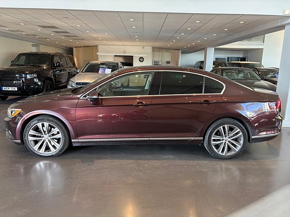 Volkswagen Passat 2 of 15