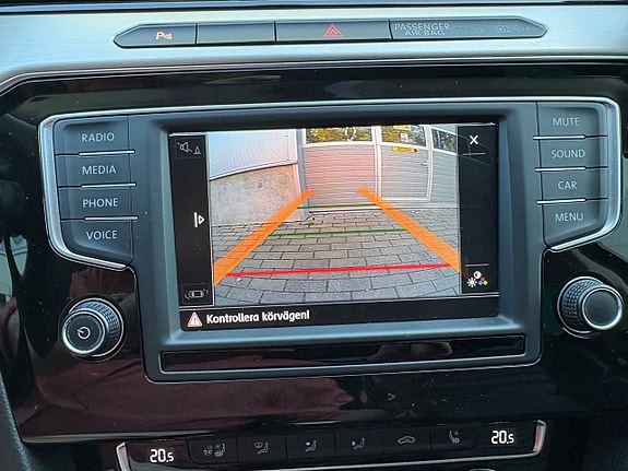 Volkswagen Passat 13 of 15