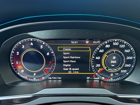 Volkswagen Passat 10 of 15