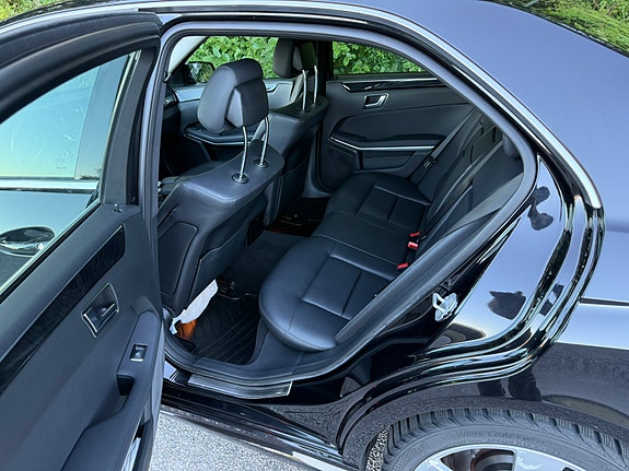 Mercedes-Benz E220 5 of 9