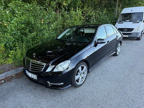 Mercedes-Benz E220 2 of 9