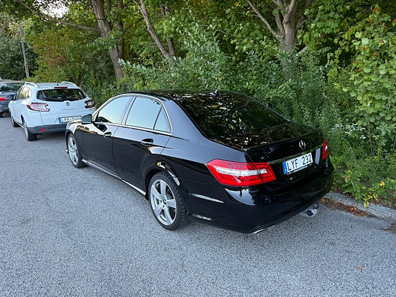 Mercedes-Benz E220 3 of 9