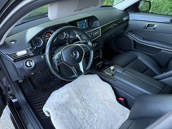 Mercedes-Benz E220 4 of 9