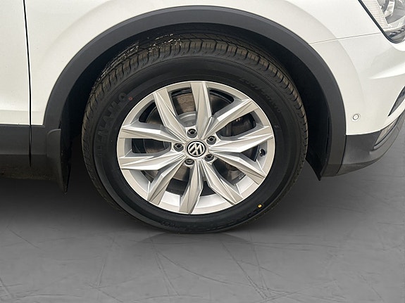 Volkswagen Tiguan 10 of 28