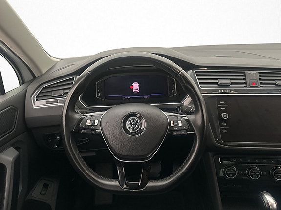 Volkswagen Tiguan 16 of 28