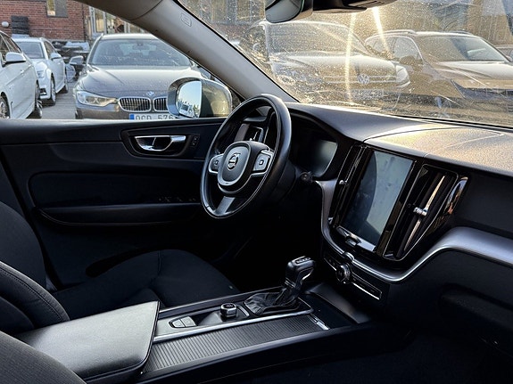 Volvo XC60 11 of 23