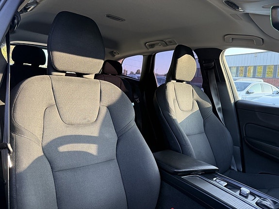 Volvo XC60 12 of 23
