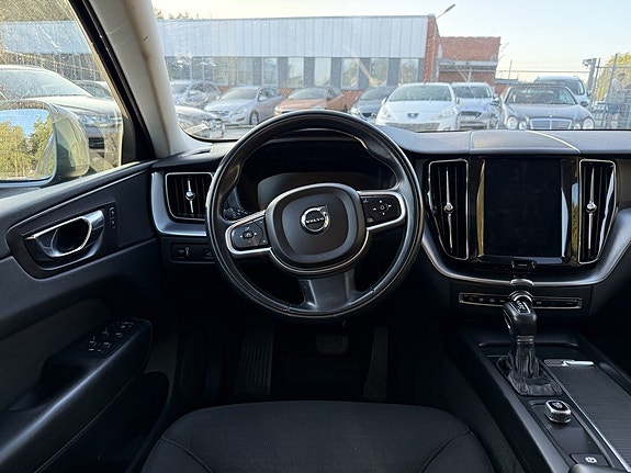 Volvo XC60 10 of 23