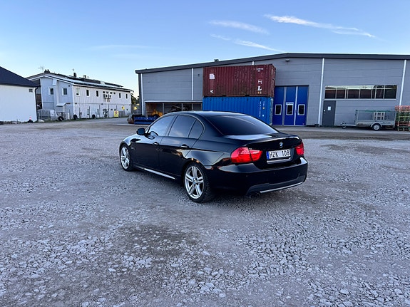 BMW 325d 2 of 8
