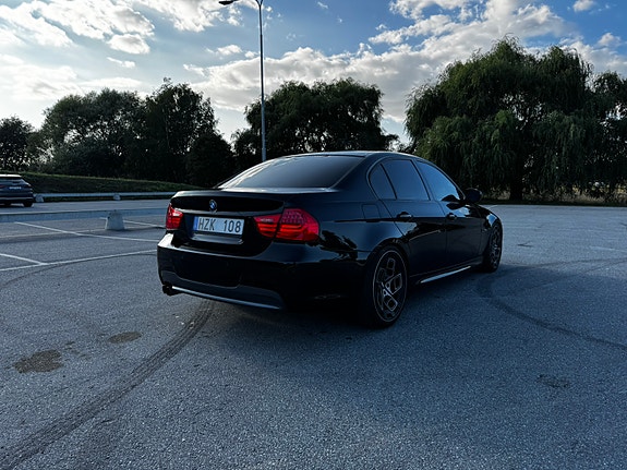 BMW 325d 3 of 7