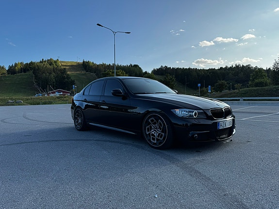 BMW 325d 2 of 7