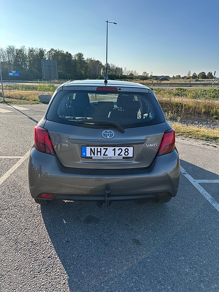 Toyota Yaris 6 of 14
