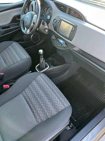 Toyota Yaris 5 of 14