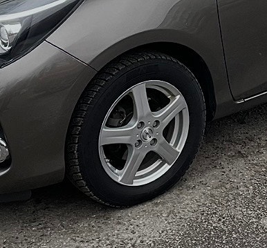 Toyota Yaris 13 of 14