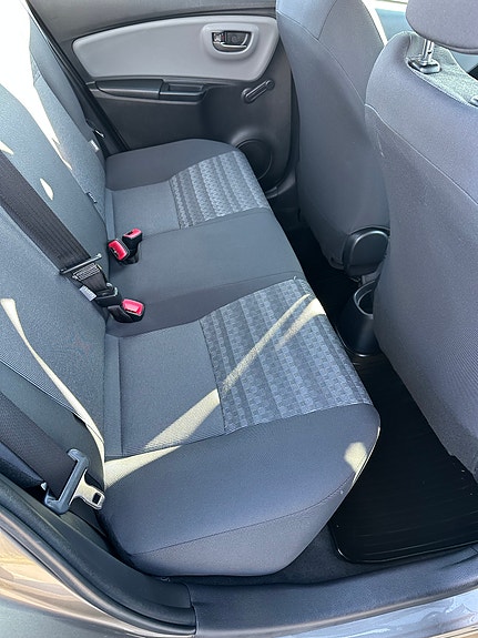 Toyota Yaris 9 of 14