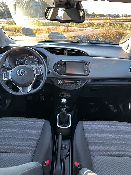 Toyota Yaris 11 of 14