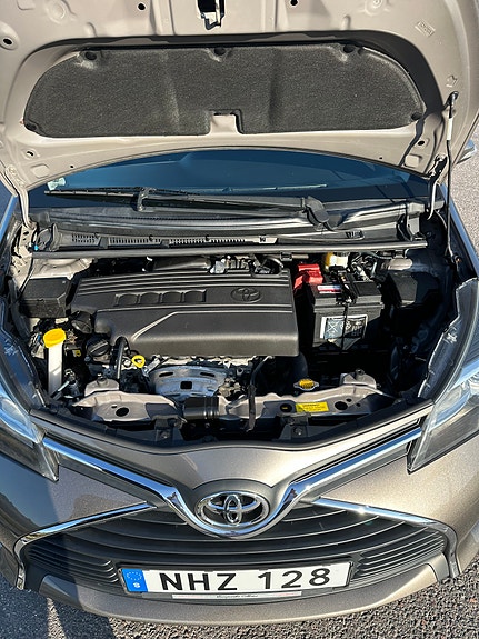 Toyota Yaris 12 of 14