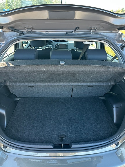 Toyota Yaris 8 of 14