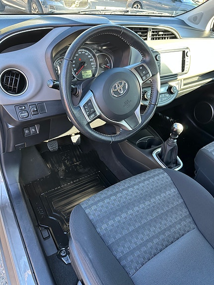 Toyota Yaris 7 of 14
