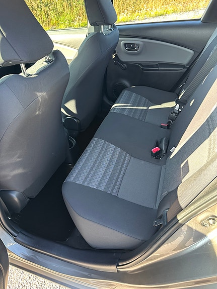 Toyota Yaris 10 of 14
