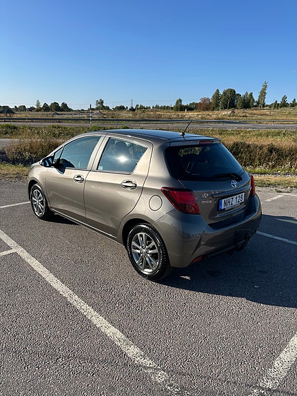 Toyota Yaris 4 of 14