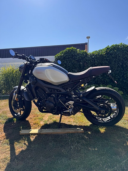 Yamaha XSR900 2 of 3